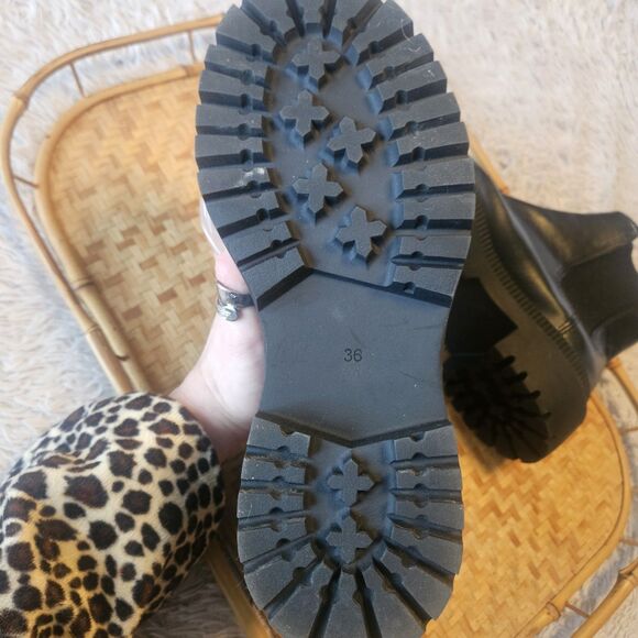 Divided By H&M Chelsea Pull-On Black Faux Leather Ankle Boots Size 5.5 Lug Sole - Picture 6 of 7